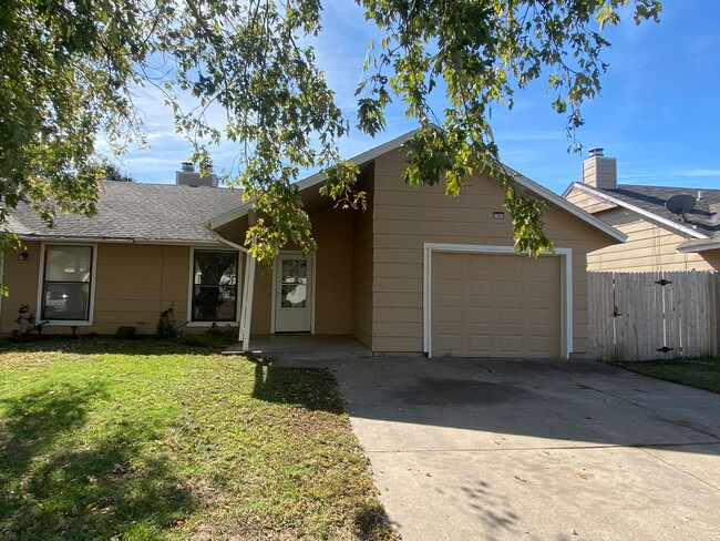 Primary Photo - 3 bedroom duplex in Broken Arrow!