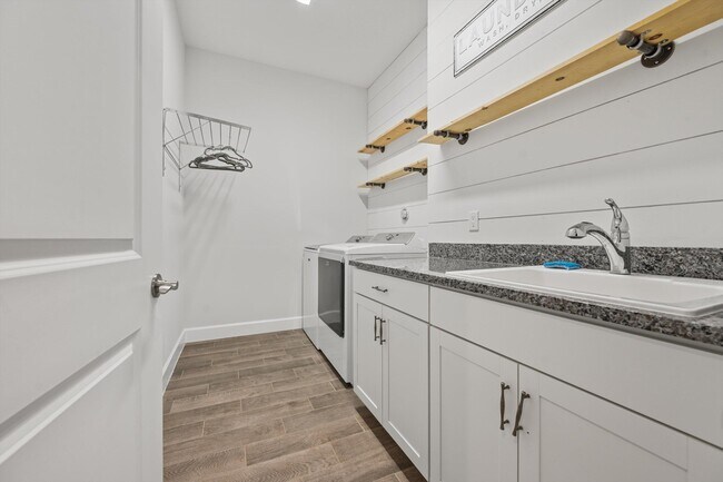 Building Photo - 15934 Whippoorwill Cir