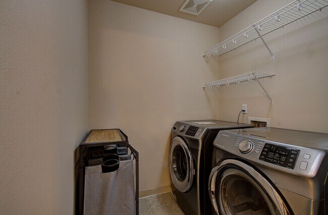 Building Photo - Salmon Creek 4 bd 2.5 ba Available Now!