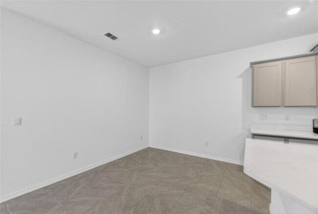 Building Photo - 2425 Bending Bonsai Dr