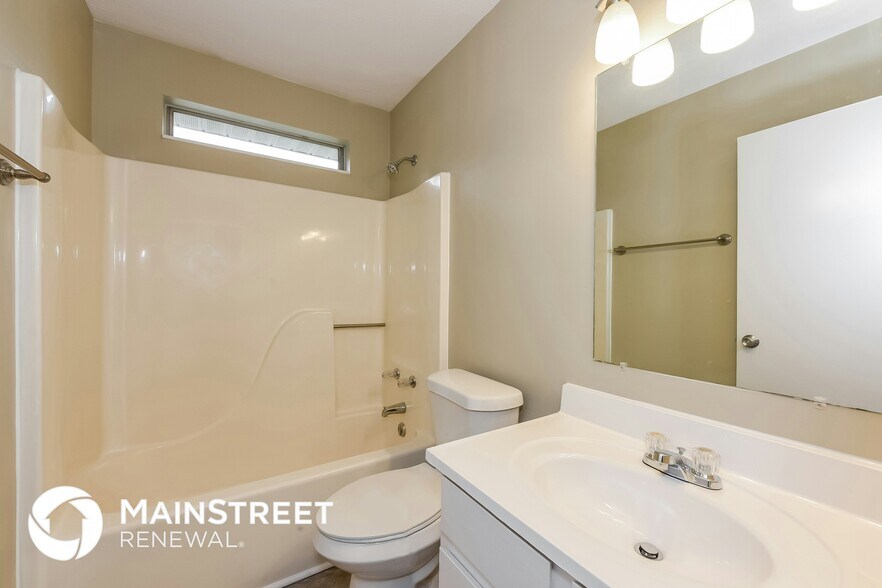 Building Photo - 2013 Valley Dr