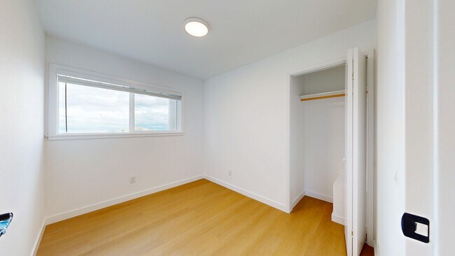 Building Photo - 2037 Castro St