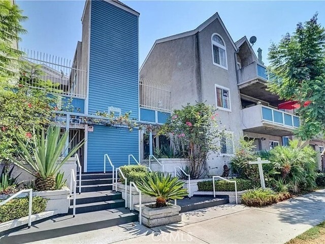 Building Photo - 1200 Gaviota Ave
