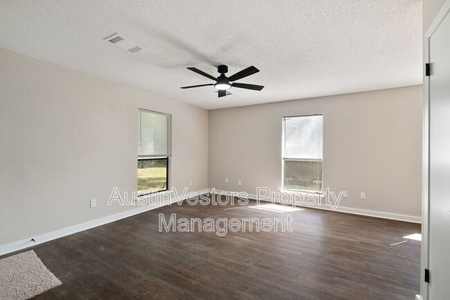 Building Photo - 200 Concho St