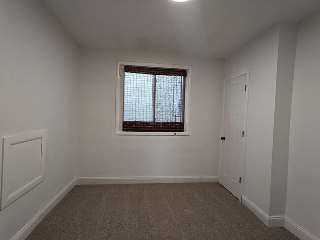 Building Photo - 546 E Jenkins Ave