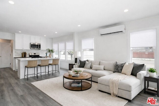 Building Photo - 2303 W 30th St