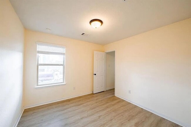 Building Photo - 1842 Commons Hill Ln