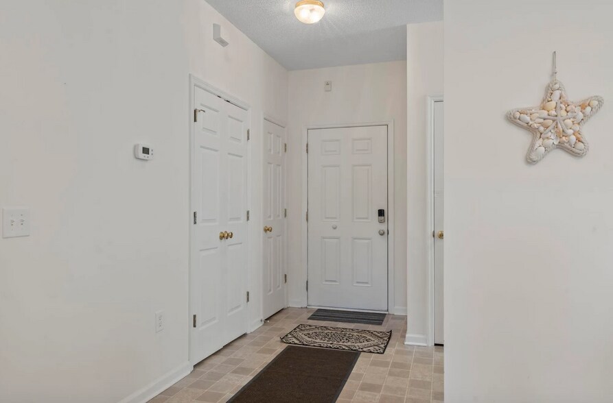 Building Photo - 2090 Cross Gate Blvd
