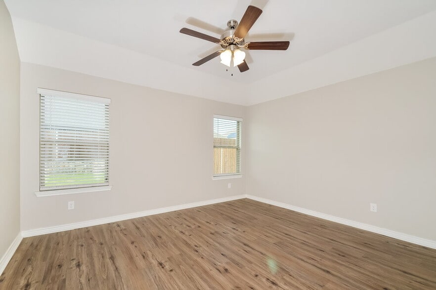 Building Photo - 403 Gallop Dr