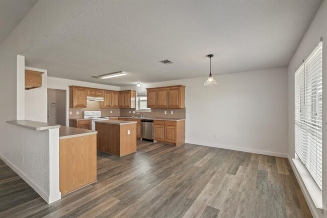 Building Photo - 1609 Paint Brush Dr