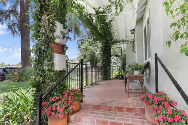 Building Photo - 2520 Casitas Ave