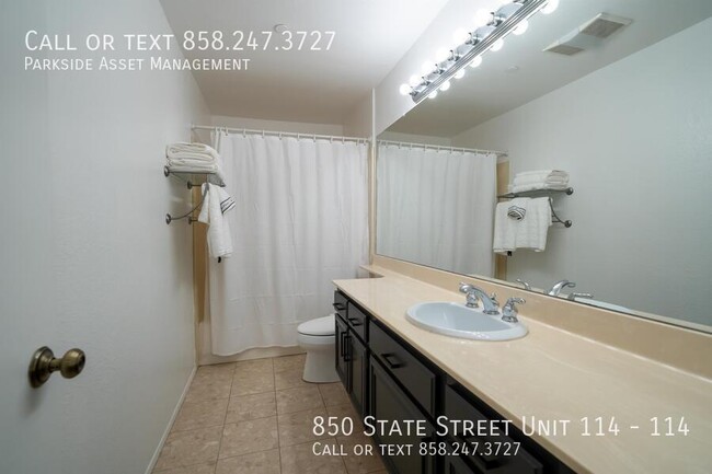 Building Photo - Fully furnished Downtown Condo with Pool, ...