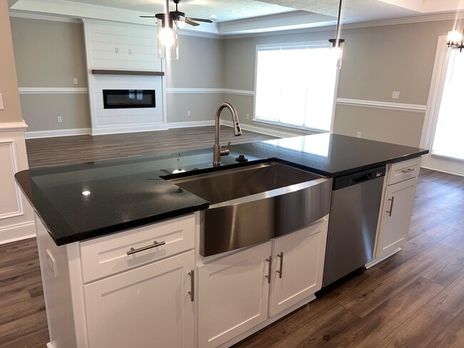 Building Photo - 7161 Paisley Cir