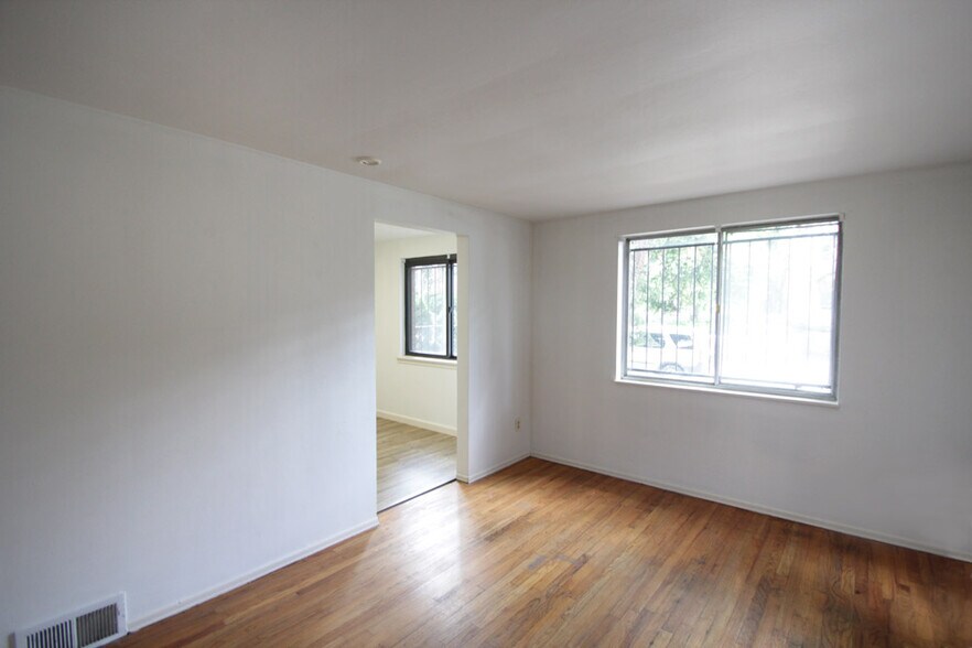 Building Photo - 421 Franklin Ave