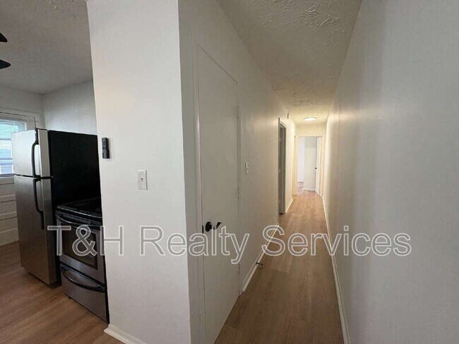 Building Photo - 1261 W 32nd St