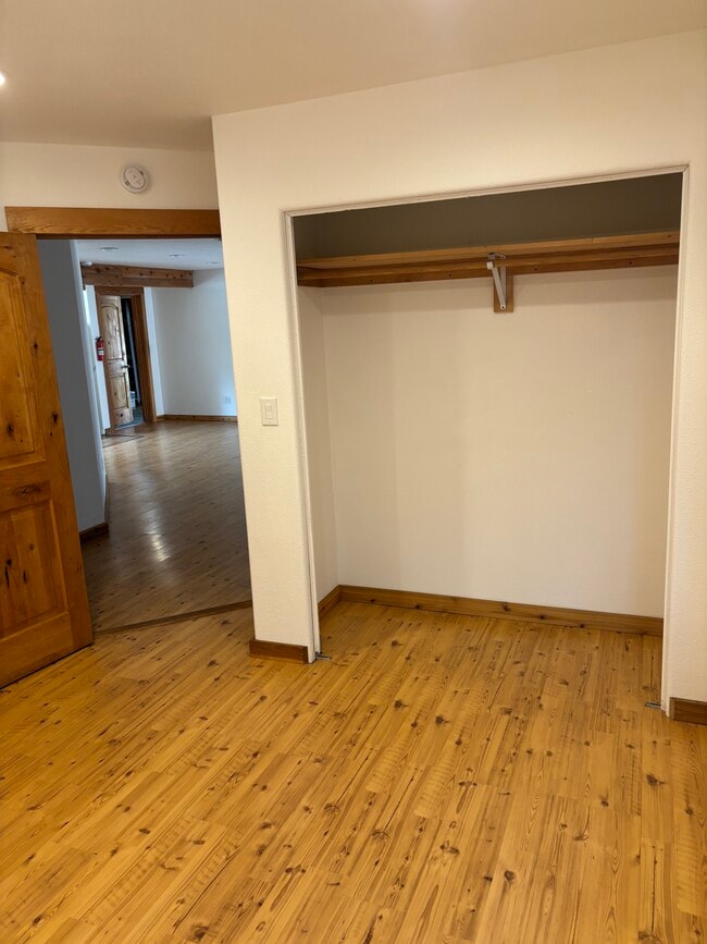 Building Photo - BE-0110