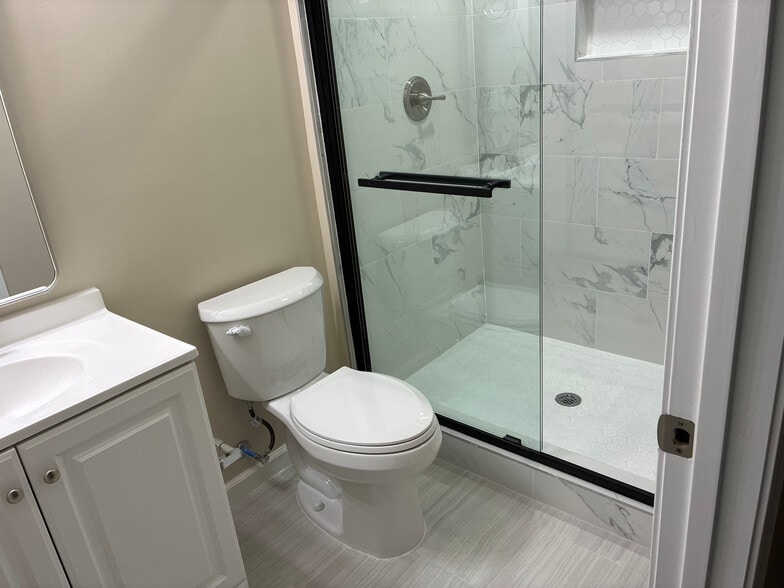 Building Photo - Room in House on Granada Pl