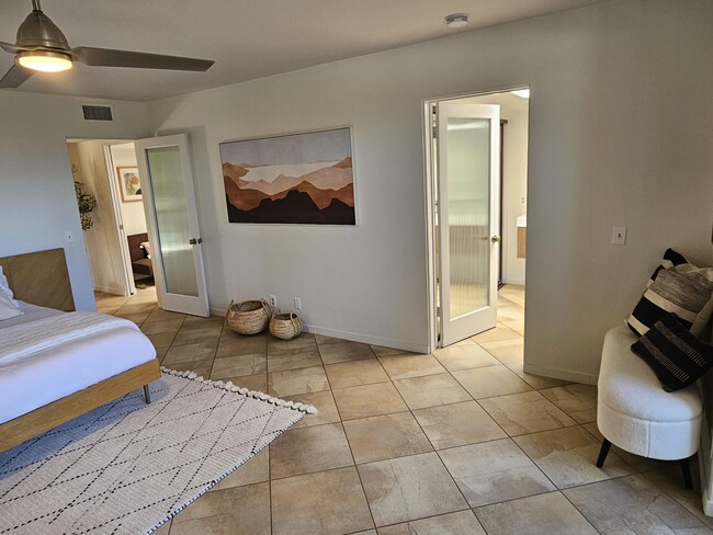 Building Photo - 2501 N Indian Canyon Dr