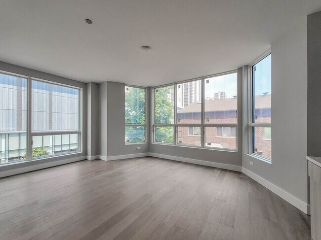 Building Photo - 1179 N Clark St