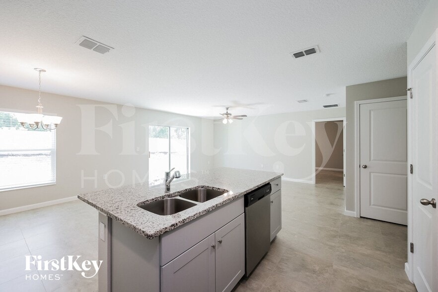 Building Photo - 513 Earhart Dr