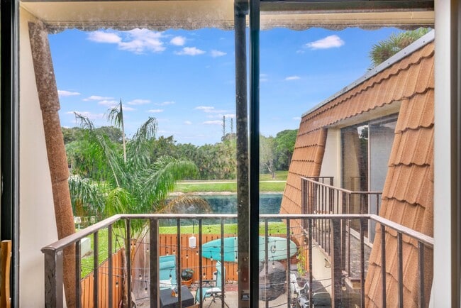 Building Photo - 148 Heritage Way