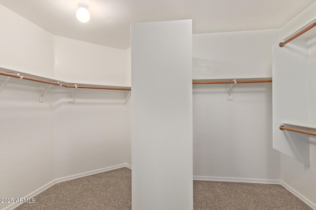 Building Photo - 1211 E Desert Flower Ln