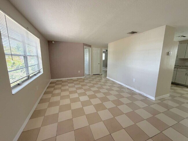 Building Photo - "Charming 3-Bed, 2-Bath on Jackson Street"