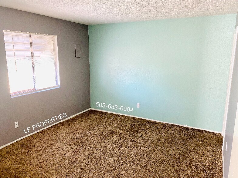 Building Photo - 12113 Oriente Ave NE