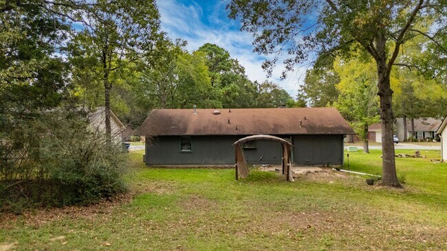 Building Photo - Updated House for Rent in Maumelle – Spaci...