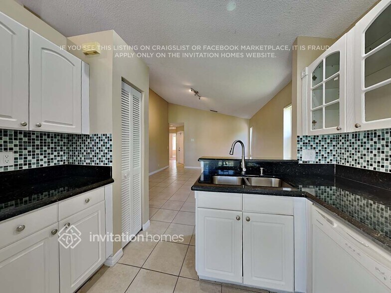 Building Photo - 927 Stanton Dr