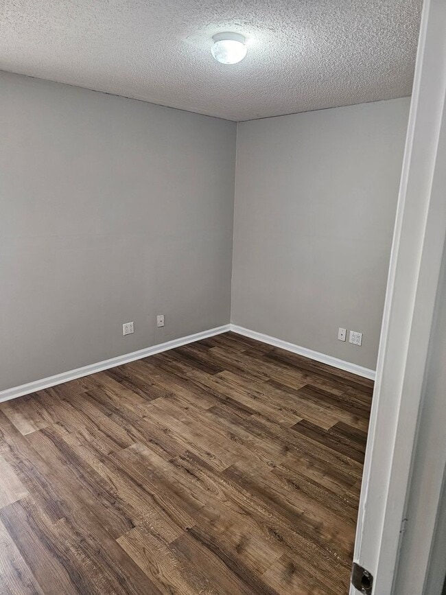 Building Photo - 1737 Moses Ave