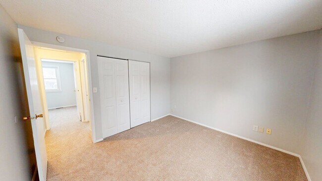 Building Photo - 2862 Chatsworth Way