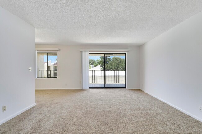 Building Photo - 150 Pineview Rd