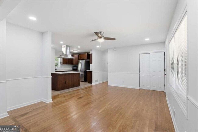 Building Photo - 2815 Carolyn Dr