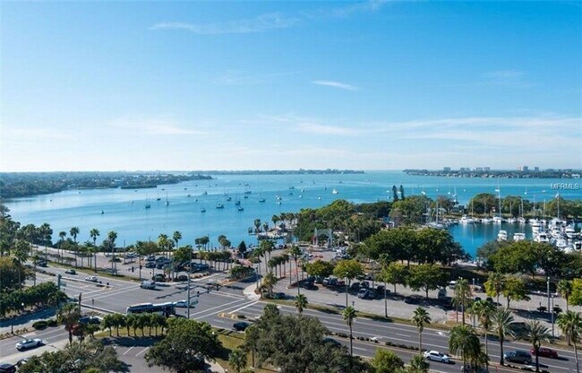 Building Photo - DOWNTOWN 15th FLOOR CONDO! 2 BEDROOM CONDO ! UPDATED! CITY VIEWS!
