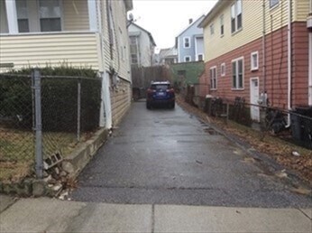 Building Photo - 34 Morton St