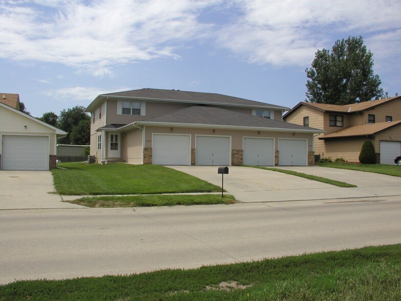 Front - 13305 Discovery Dr