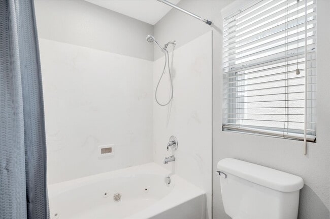 Building Photo - Great location 3 bedrooms 2 1/2 bath, community pool, St. Rose pkwy and Spencer