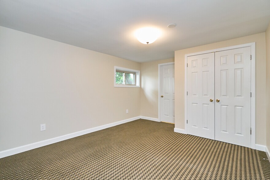 Building Photo - 805 23rd St S