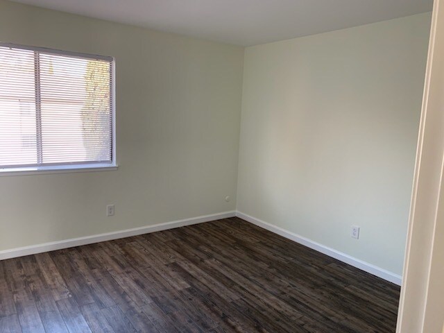 Building Photo - 2055 Sierra Rd
