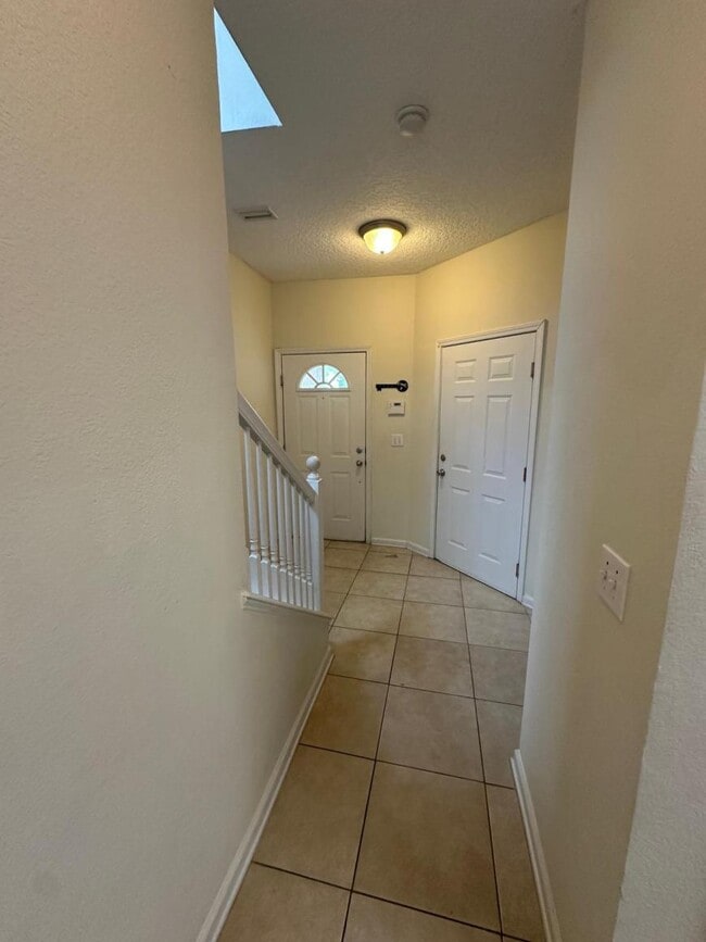 Building Photo - 3 bedroom in Jacksonville FL 32258