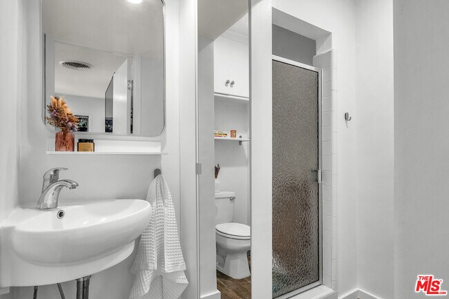 Building Photo - 14238 Dickens St