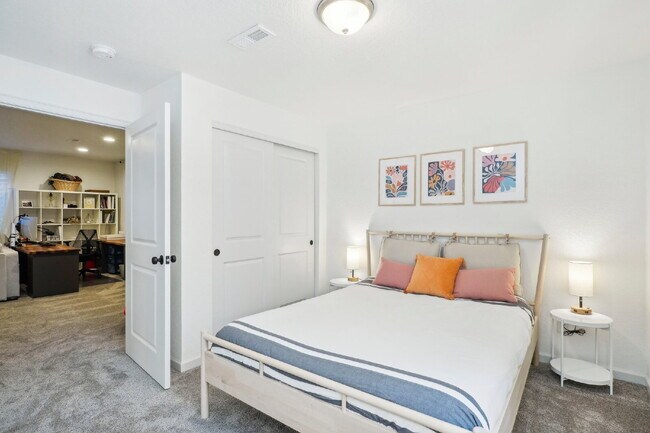 Building Photo - "Spacious 4-Bedroom Retreat with 2.5 Baths in Reunion!"