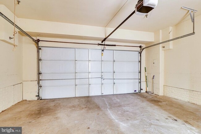 Building Photo - 1323 N Barton St