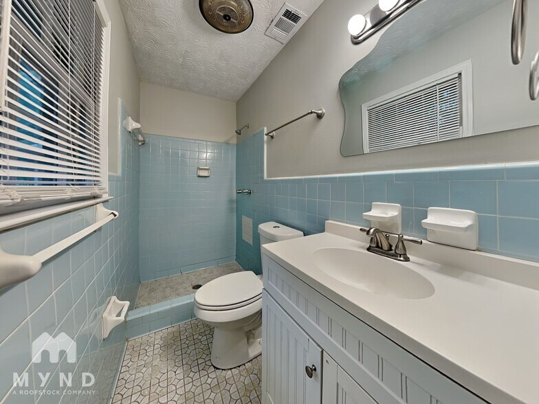 Building Photo - 35 Paris Ct