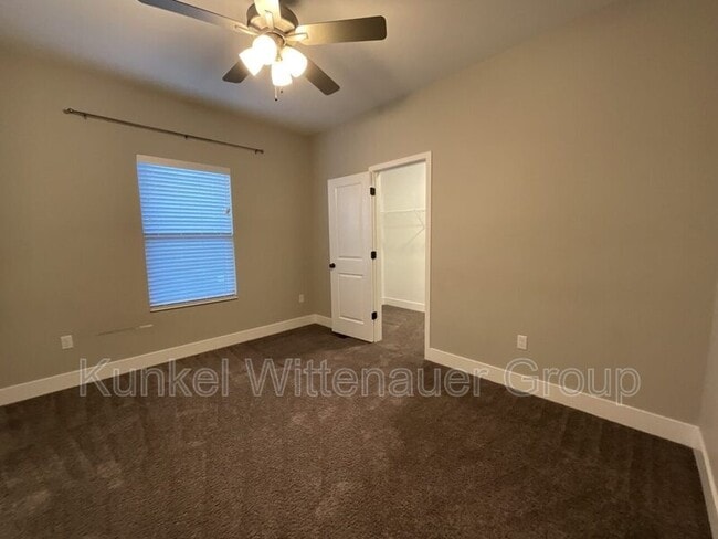 Building Photo - 1212 Hickory Point Dr