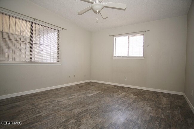 Building Photo - 3114 Isla Marino St