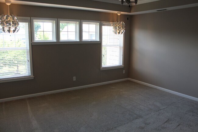 Building Photo - Absolutely Gorgeous 5 BR Estate Home in Br...