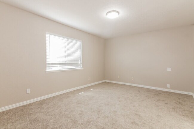 Building Photo - 1313 Timberview Dr