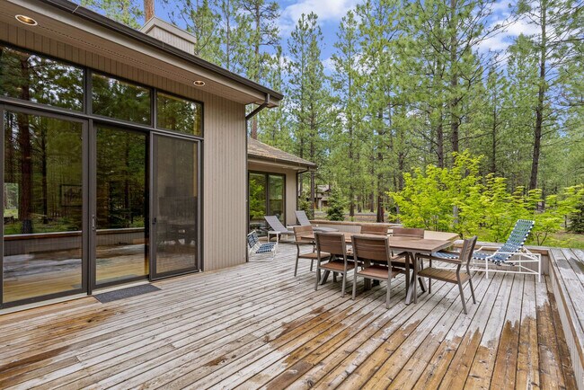 Building Photo - 13370 Spirea